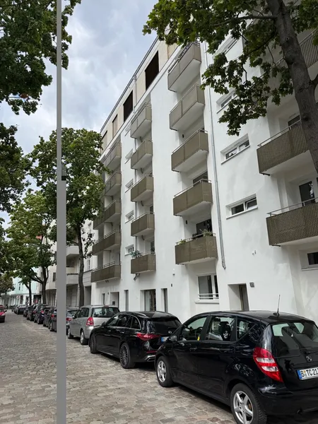 TRAUMHAFTE 2-Zi. WHG. * BAU * ERSTBEZUG - EBK - BALKON - PARKETT — photo 1